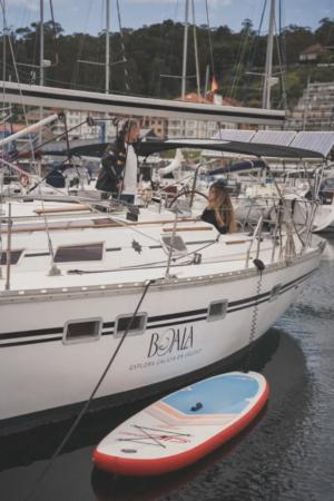Jeanneau Sun Odyssey 42 | Alquiler con patrón en Combarro, Rías Baixas 2