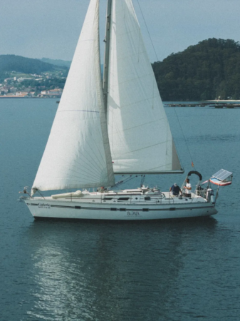 Jeanneau Sun Odyssey 42 | Alquiler con patrón en Combarro, Rías Baixas 1