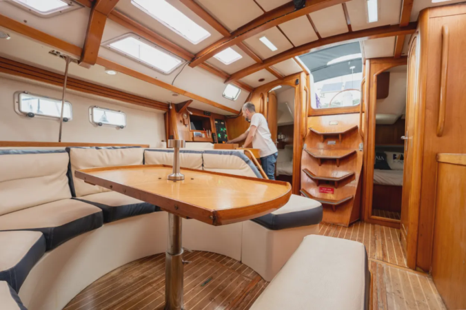 Jeanneau Sun Odyssey 42 | Alquiler con patrón en Combarro, Rías Baixas 8