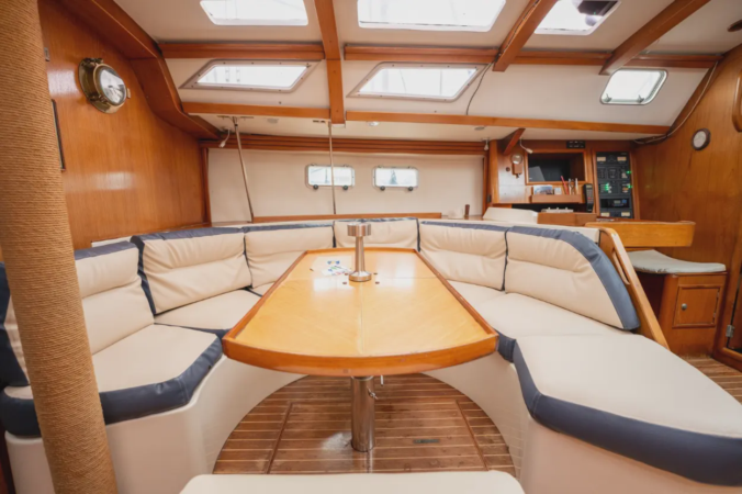 Jeanneau Sun Odyssey 42 | Alquiler con patrón en Combarro, Rías Baixas 7