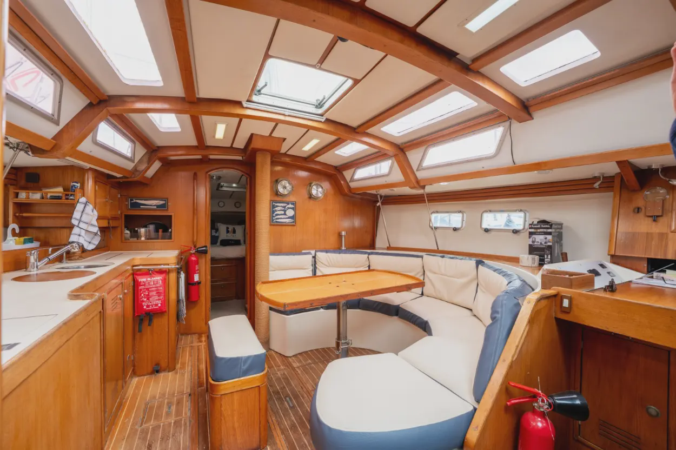 Jeanneau Sun Odyssey 42 | Alquiler con patrón en Combarro, Rías Baixas 9