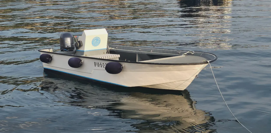 Alquiler lancha en Cangas — Alquiler planeadora Ruta del Mejillón en Aldán (2)