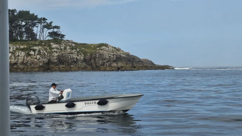 Alquiler lancha en Cangas — Alquiler planeadora Ruta del Mejillón en Aldán (5)