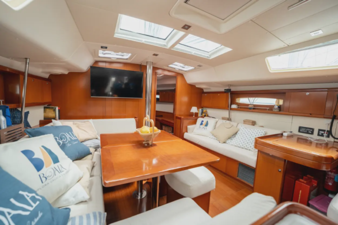 Beneteau Oceanis 50 (2008) | Alquiler con patrón en Combarro, Rías Baixas 6