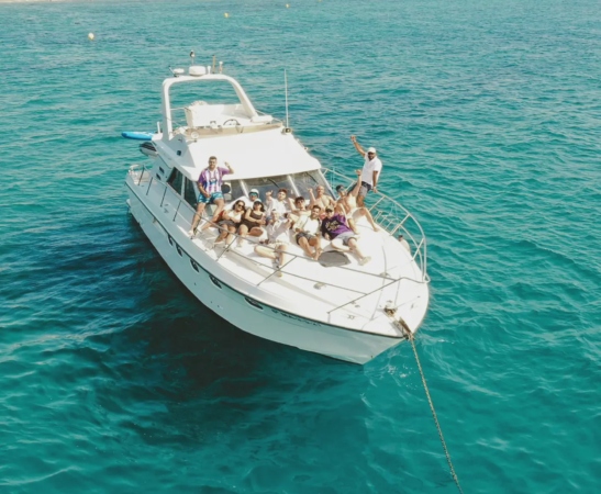 Alquiler de yate Fairline Fly 43 con patrón en Vigo — grupos de hasta 11 personas 1