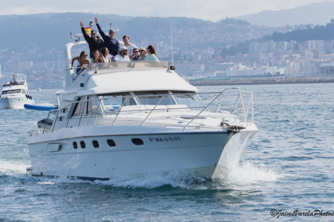 Alquiler de yate Fairline Fly 43 con patrón en Vigo — grupos de hasta 11 personas 4