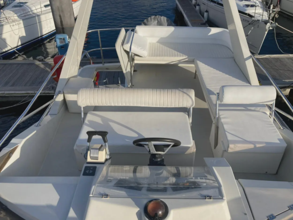 Alquiler de yate Fairline Fly 43 con patrón en Vigo — grupos de hasta 11 personas 2