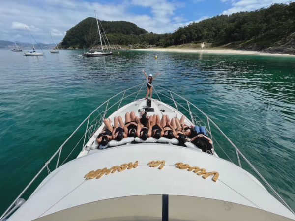 Alquiler de yate Fairline Fly 43 con patrón en Vigo — grupos de hasta 11 personas 6