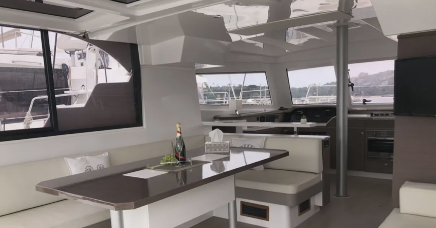 Alquiler de yate Fairline Fly 43 con patrón en Vigo — grupos de hasta 11 personas 5