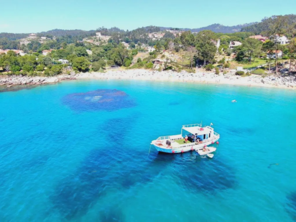 Alquiler barco clásico en la ria de Aldán  4