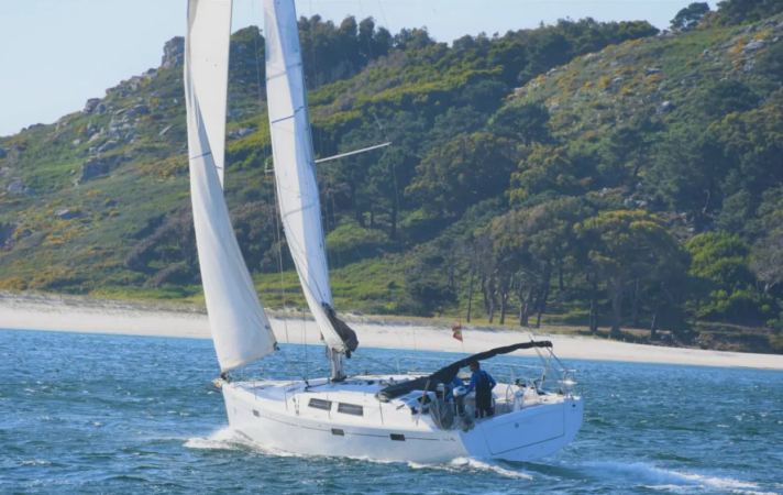 Alquiler de velero Hanse 415 en Baiona | 3 camarotes para 10 personas en las Rías Baixas 1