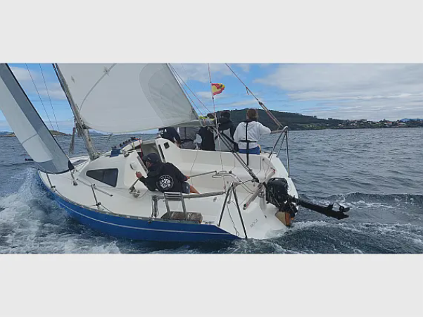 Alquiler de velero Yatland 24 en Rias Baixas. También disponible para Regatas o alquiler de medio día! 13