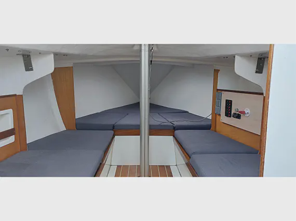 Alquiler de velero Yatland 24 en Rias Baixas. También disponible para Regatas o alquiler de medio día! 12