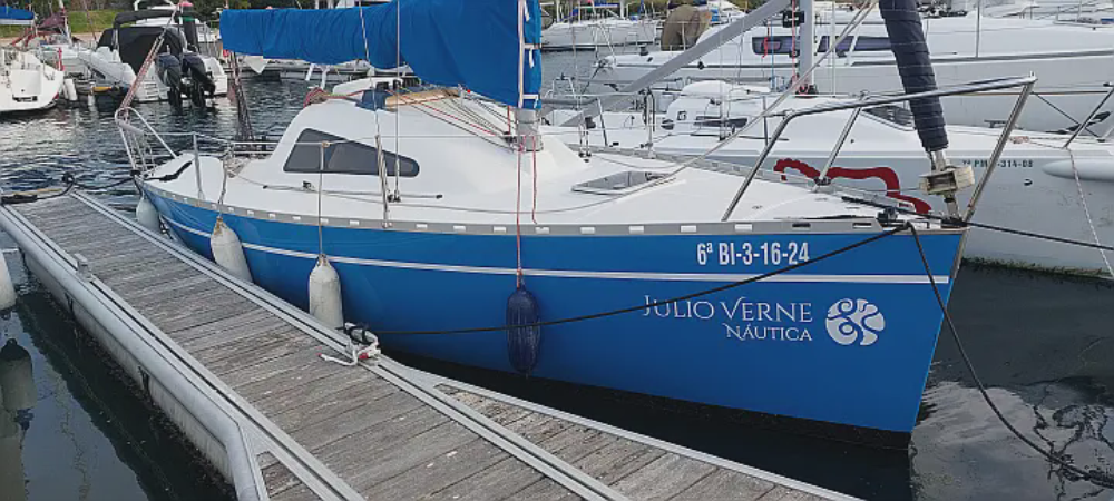 Alquiler de velero Yatland 24 en Rias Baixas. También disponible para Regatas o alquiler de medio día! 11