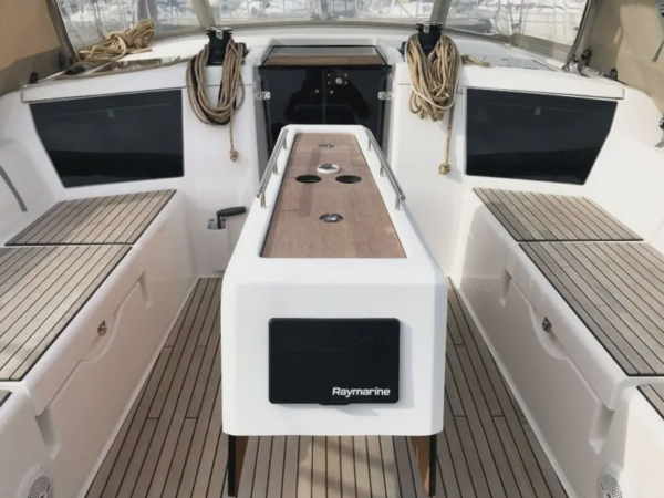 Alquila el velero Dufour 430 Grand Large en Baiona: 13 m, 3 camarotes, 12 personas, cocina exterior y plataforma de baño. 3