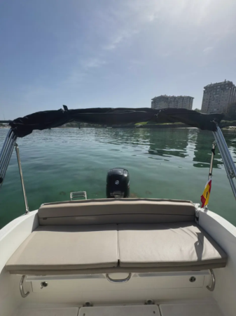 Alquiler de lancha sin patrón en Vigo — QuickSilver Activ Bowraider 2
