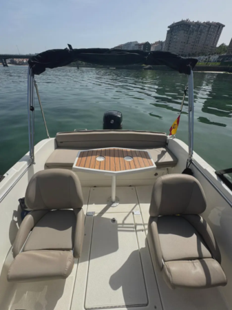Alquiler de lancha sin patrón en Vigo — QuickSilver Activ Bowraider 6