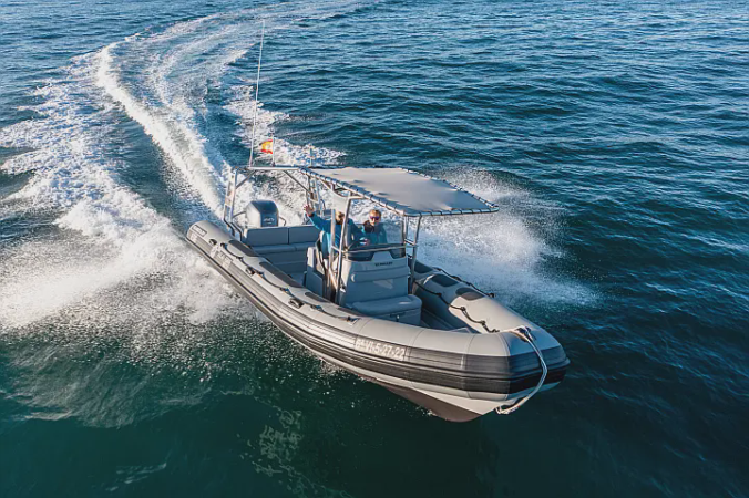 Alquiler de neumática Vanguard 760 en Baiona | Semirrígida 225cv para las Islas Cíes y Rías Baixas 2
