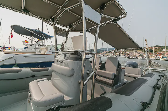 Alquiler de neumática Vanguard 760 en Baiona | Semirrígida 225cv para las Islas Cíes y Rías Baixas 19