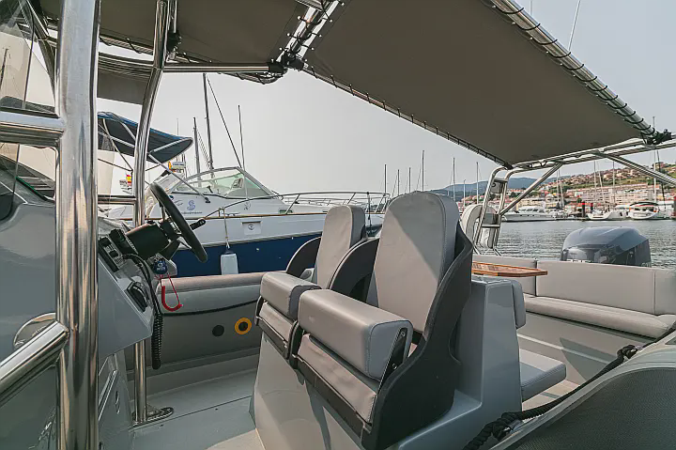 Alquiler de neumática Vanguard 760 en Baiona | Semirrígida 225cv para las Islas Cíes y Rías Baixas 17