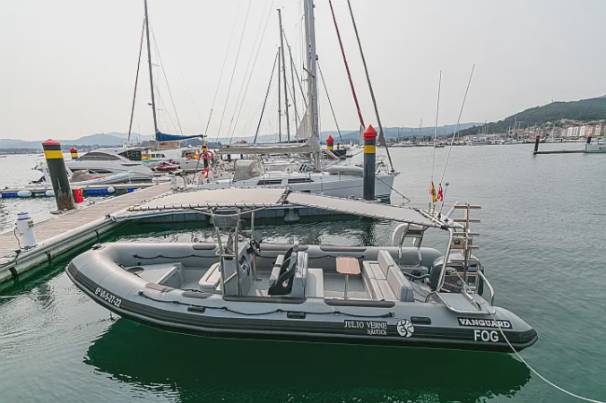 Alquiler de neumática Vanguard 760 en Baiona | Semirrígida 225cv para las Islas Cíes y Rías Baixas 12
