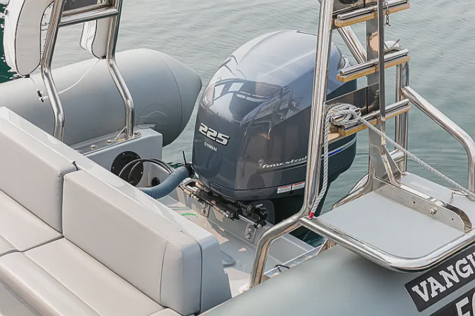 Alquiler de neumática Vanguard 760 en Baiona | Semirrígida 225cv para las Islas Cíes y Rías Baixas 9