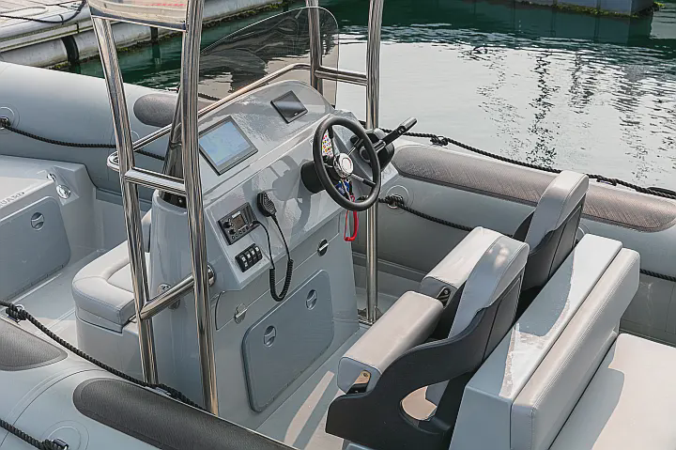 Alquiler de neumática Vanguard 760 en Baiona | Semirrígida 225cv para las Islas Cíes y Rías Baixas 8