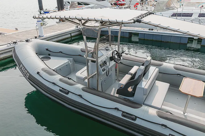 Alquiler de neumática Vanguard 760 en Baiona | Semirrígida 225cv para las Islas Cíes y Rías Baixas 6