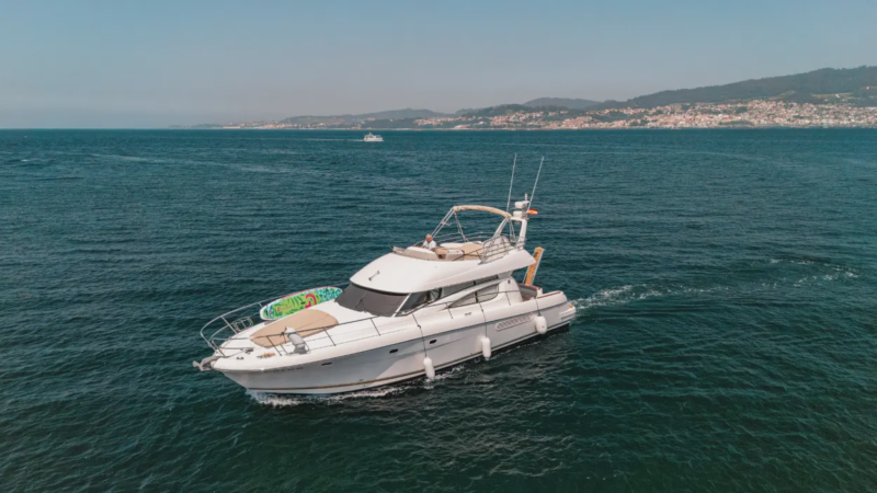 Alquiler yate Jeanneau Prestige 46 con patrón en Vigo 2
