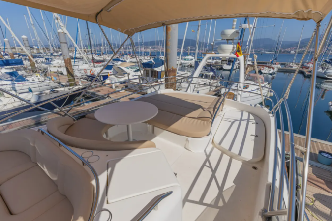 Alquiler yate Jeanneau Prestige 46 con patrón en Vigo 10