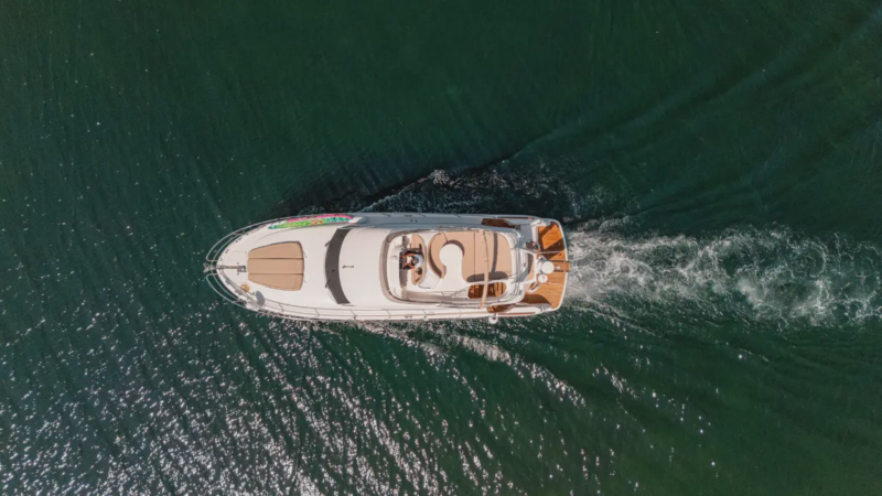 Alquiler yate Jeanneau Prestige 46 con patrón en Vigo 1
