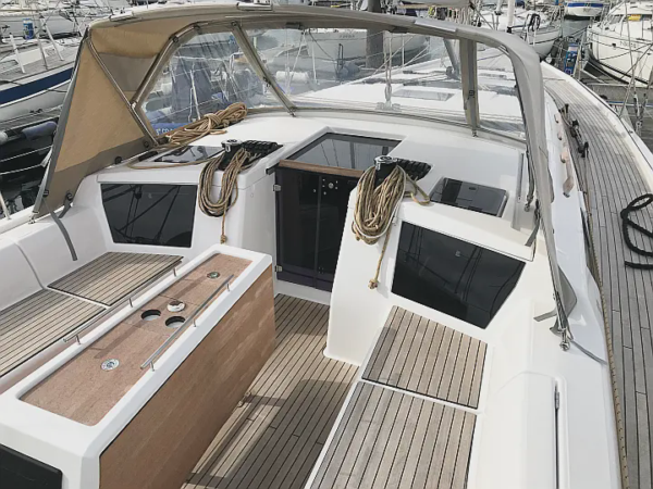 Alquiler del velero Dufour 430 Grand Large "Amodiño" en Baiona. Disfrútalo en grupo o familia hasta 12 personas. 7