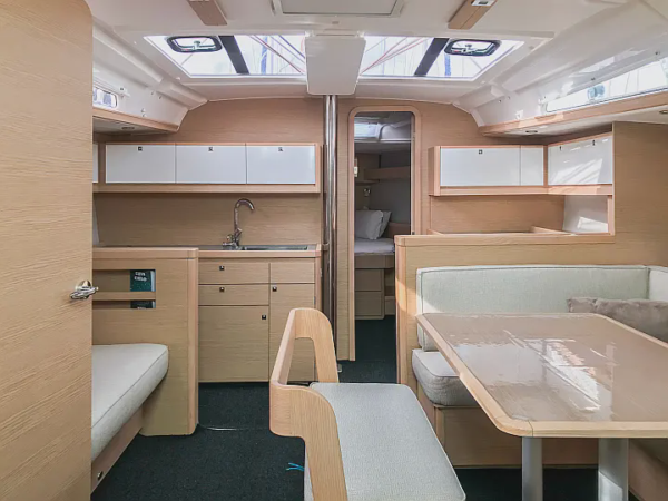 Alquiler del velero Dufour 430 Grand Large "Amodiño" en Baiona. Disfrútalo en grupo o familia hasta 12 personas. 13