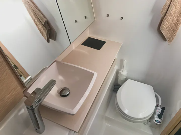 Alquiler del velero Dufour 430 Grand Large "Amodiño" en Baiona. Disfrútalo en grupo o familia hasta 12 personas. 12