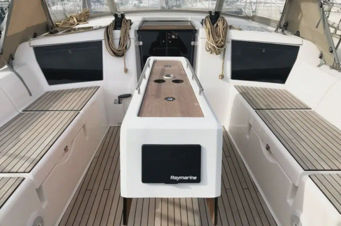 Alquiler del velero Dufour 430 Grand Large "Amodiño" en Baiona. Disfrútalo en grupo o familia hasta 12 personas. 8
