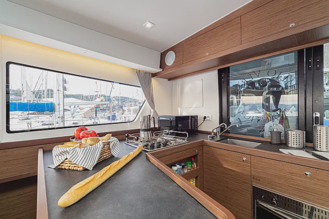 Alquiler de catamarán Lagoon 42 en Baiona | 4 camarotes, navega a las Islas Cíes y las Rías Baixas con o sin patrón. 9