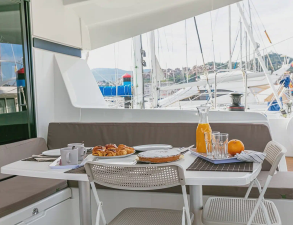 Alquiler de catamarán Lagoon 42 en Baiona | 4 camarotes, navega a las Islas Cíes y las Rías Baixas con o sin patrón. 5