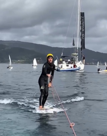 🏄‍♂️ Wakesurf o Surf Foil en la Ría de Vigo: experiencia de 2–3 horas para amantes del mar 2