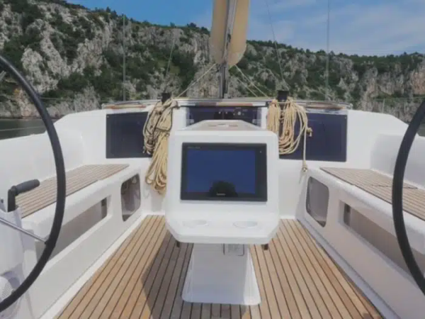 Alquiler de velero Dufour 412 Grand Large en Baiona | 12 m, salón espacioso y bañera con solárium para las Islas Cíes y Rías Baixas 3