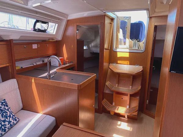Alquiler de velero Bavaria 34 en Baiona | 3 camarotes para 10 personas en las Rías Baixas 10