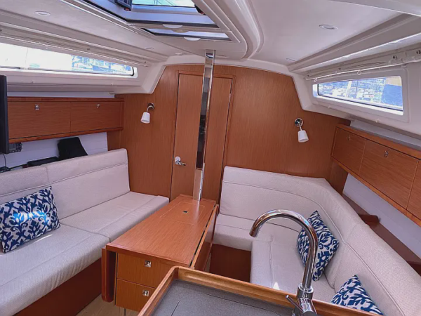 Alquiler de velero Bavaria 34 en Baiona | 3 camarotes para 10 personas en las Rías Baixas 8