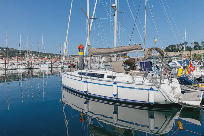 Alquiler de velero Bavaria 34 en Baiona | 3 camarotes para 10 personas en las Rías Baixas 1